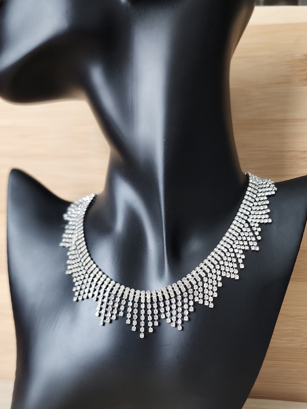 Elegant Rhinestone Fringe Necklace - Silvertone